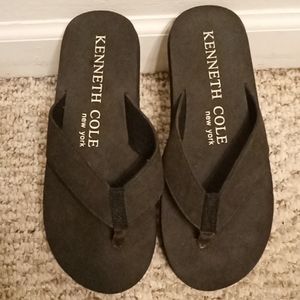 NWOT Kenneth Cole Foam Thong Sandals Size Medium
